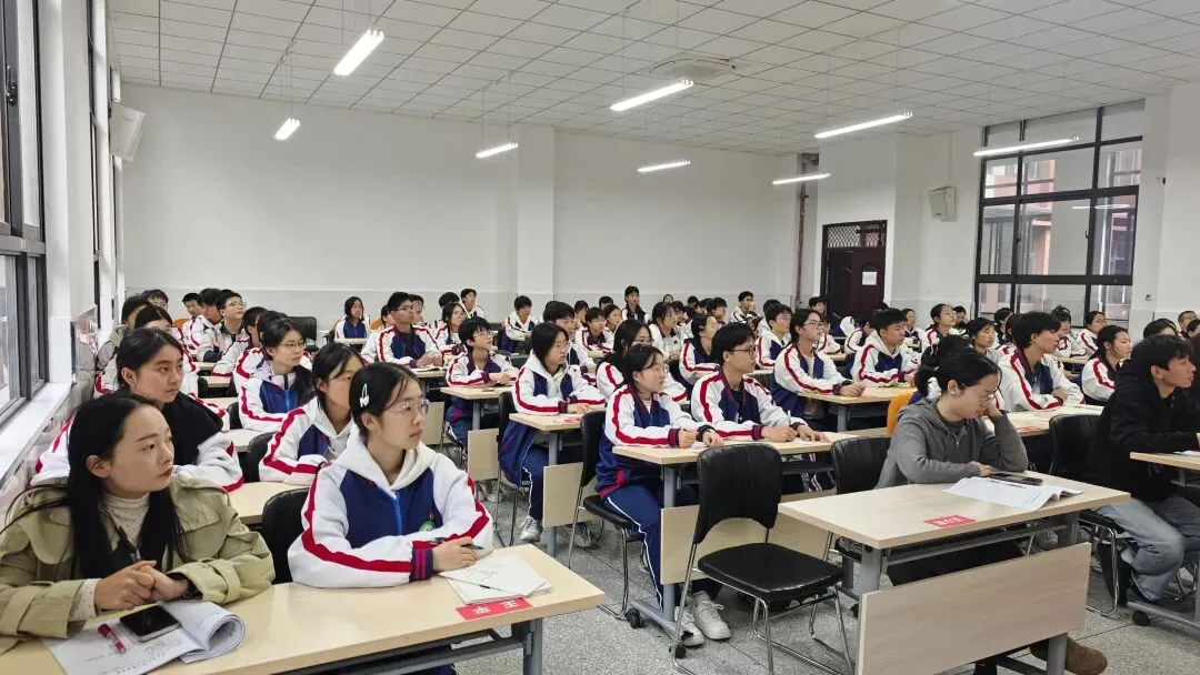 中考政策宣讲进校园——汉阴县考试管理中心走进实中九年级-第3张图片-四季读书网
