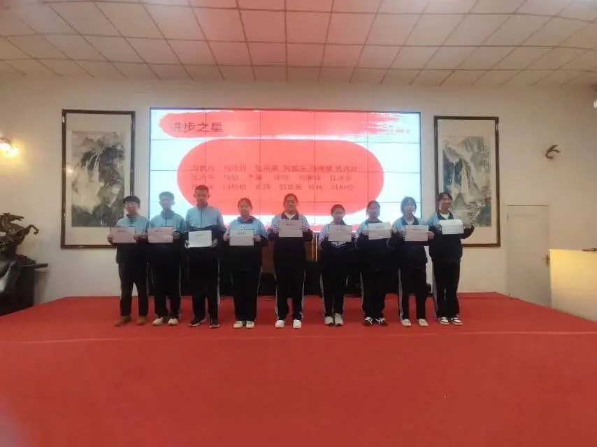以少年之名 赴中考之约——武川县第二中学举行初三表彰暨中考动员大会-第7张图片-四季读书网 以少年之名 赴中考之约——武川县第二中学举行初三表彰暨中考动员大会-第7张图片-四季读书网