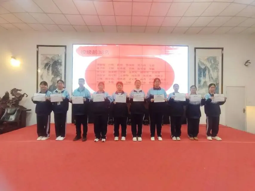 以少年之名 赴中考之约——武川县第二中学举行初三表彰暨中考动员大会-第9张图片-四季读书网 以少年之名 赴中考之约——武川县第二中学举行初三表彰暨中考动员大会-第9张图片-四季读书网
