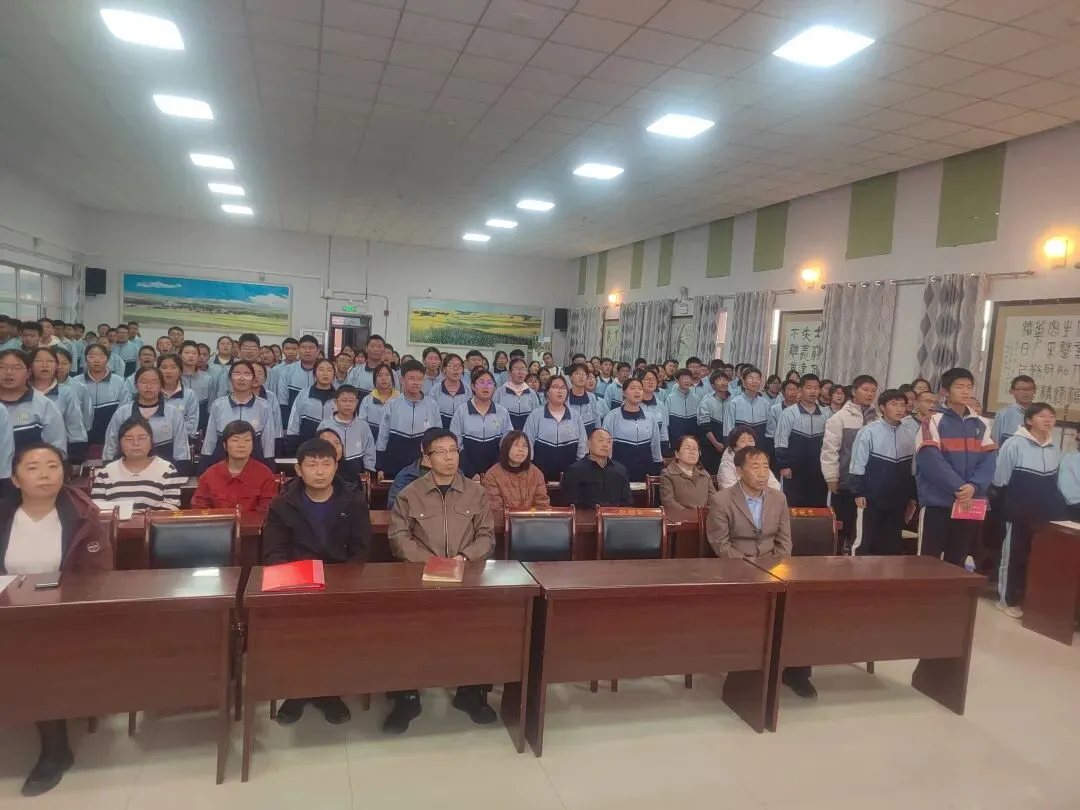 以少年之名 赴中考之约——武川县第二中学举行初三表彰暨中考动员大会-第14张图片-四季读书网 以少年之名 赴中考之约——武川县第二中学举行初三表彰暨中考动员大会-第14张图片-四季读书网