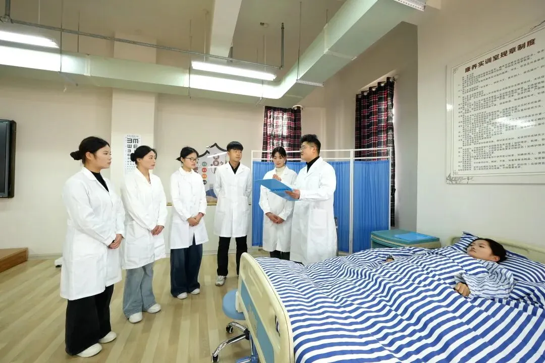 高考速递 | 智慧健康养老服务与管理:银发产业新沃土,就业快人一步-第3张图片-四季读书网 高考速递 | 智慧健康养老服务与管理:银发产业新沃土,就业快人一步-第3张图片-四季读书网