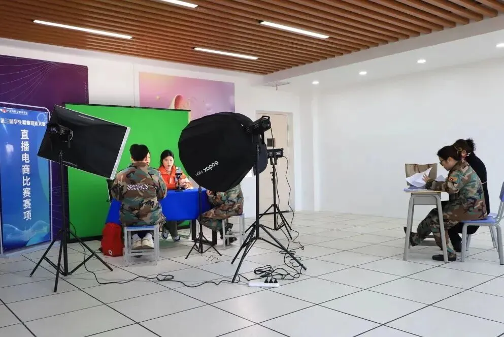 高考速递 | 抢抓风口!网络营销与直播电商专业,成就电商新星-第12张图片-四季读书网
