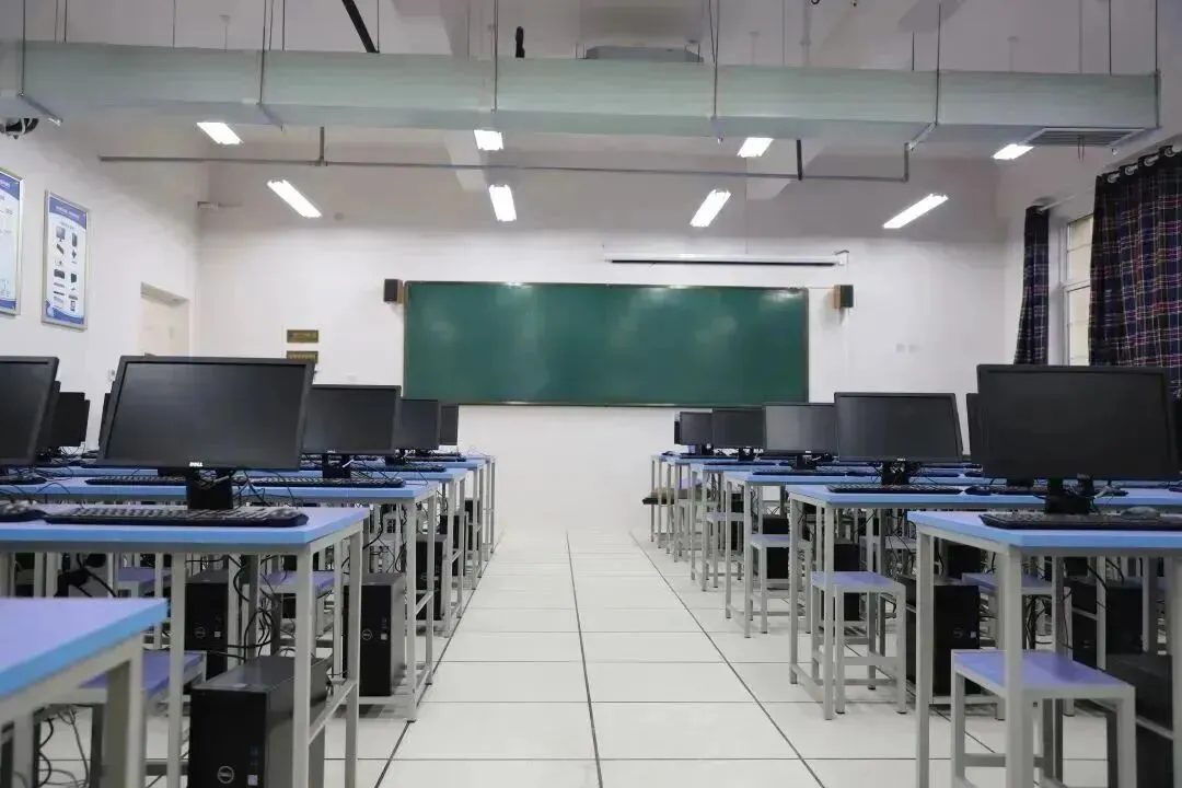 高考速递 | 电子信息工程技术:编织数字网络,“芯”动力连通万千世界-第10张图片-四季读书网