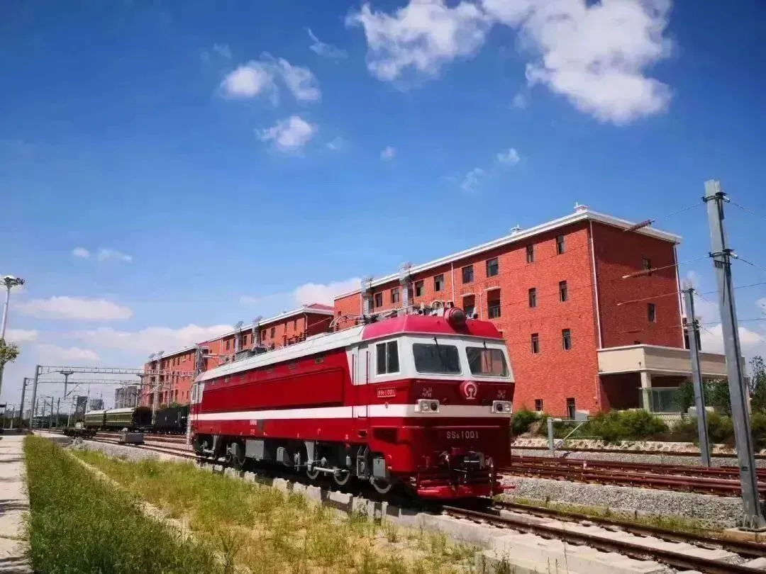 2025高考季丨铁路强国·筑梦有你——牵引动力学院-第5张图片-四季读书网