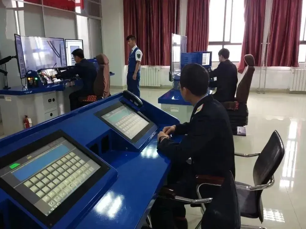 2025高考季丨铁路强国·筑梦有你——牵引动力学院-第7张图片-四季读书网