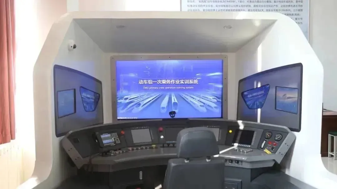 2025高考季丨铁路强国·筑梦有你——牵引动力学院-第9张图片-四季读书网