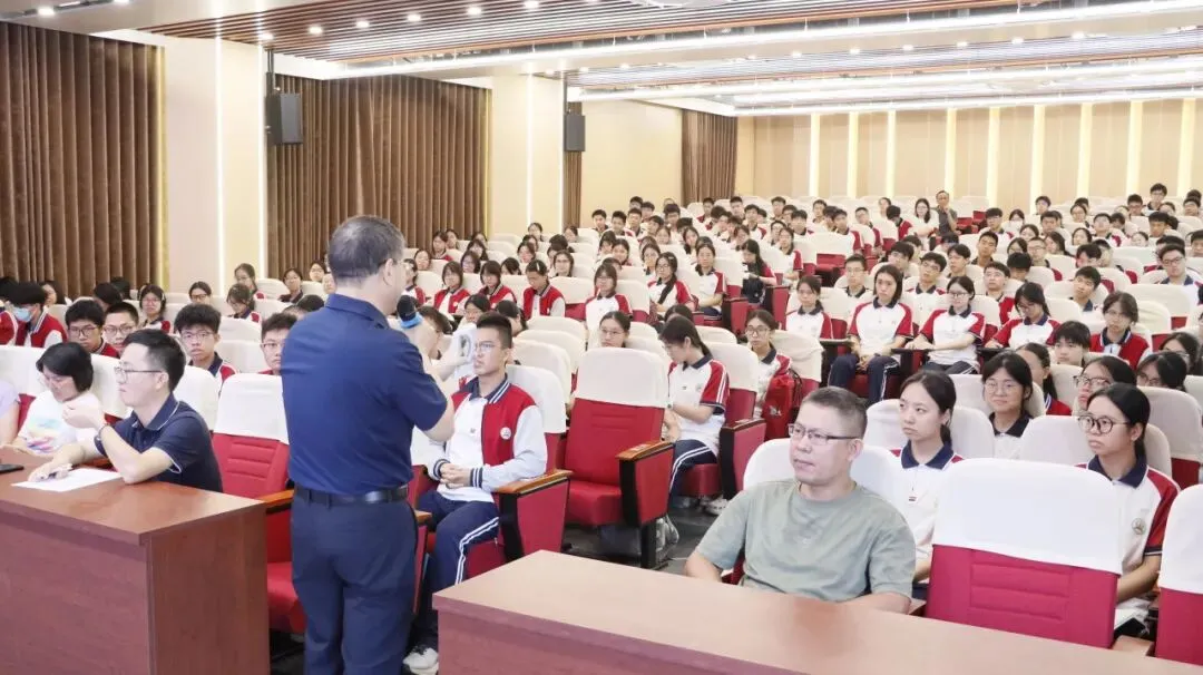 名师领航赋能高考 精准施策共育英才——开侨中学举办2026年名师大讲堂暨高三英语备考专题讲座-第14张图片-四季读书网 名师领航赋能高考 精准施策共育英才——开侨中学举办2026年名师大讲堂暨高三英语备考专题讲座-第14张图片-四季读书网