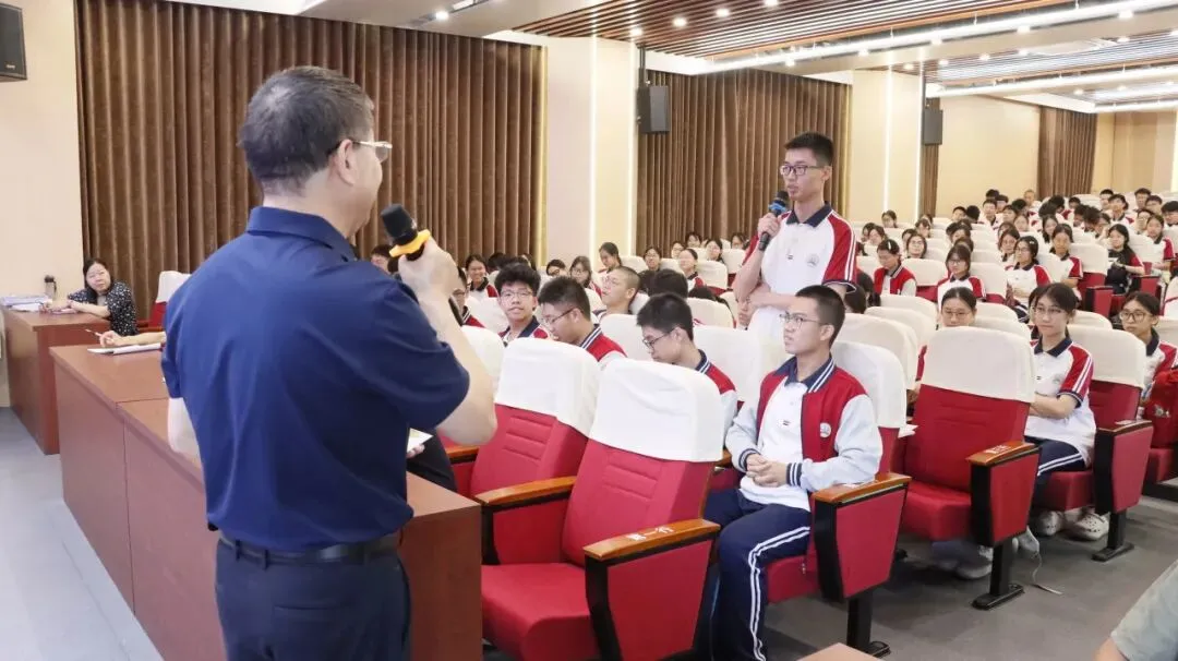 名师领航赋能高考 精准施策共育英才——开侨中学举办2026年名师大讲堂暨高三英语备考专题讲座-第15张图片-四季读书网 名师领航赋能高考 精准施策共育英才——开侨中学举办2026年名师大讲堂暨高三英语备考专题讲座-第15张图片-四季读书网