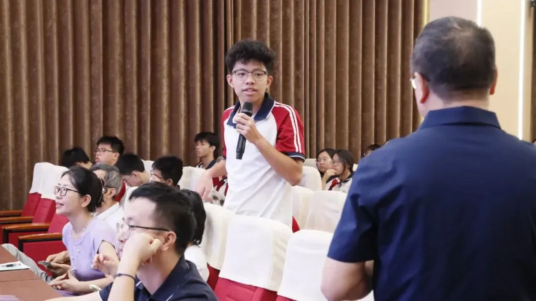 名师领航赋能高考 精准施策共育英才——开侨中学举办2026年名师大讲堂暨高三英语备考专题讲座-第16张图片-四季读书网 名师领航赋能高考 精准施策共育英才——开侨中学举办2026年名师大讲堂暨高三英语备考专题讲座-第16张图片-四季读书网