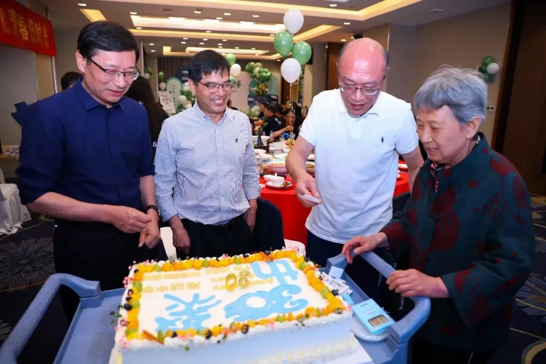 1996届初三(8)班毕业三十周年返校纪实-第14张图片-四季读书网 1996届初三(8)班毕业三十周年返校纪实-第14张图片-四季读书网