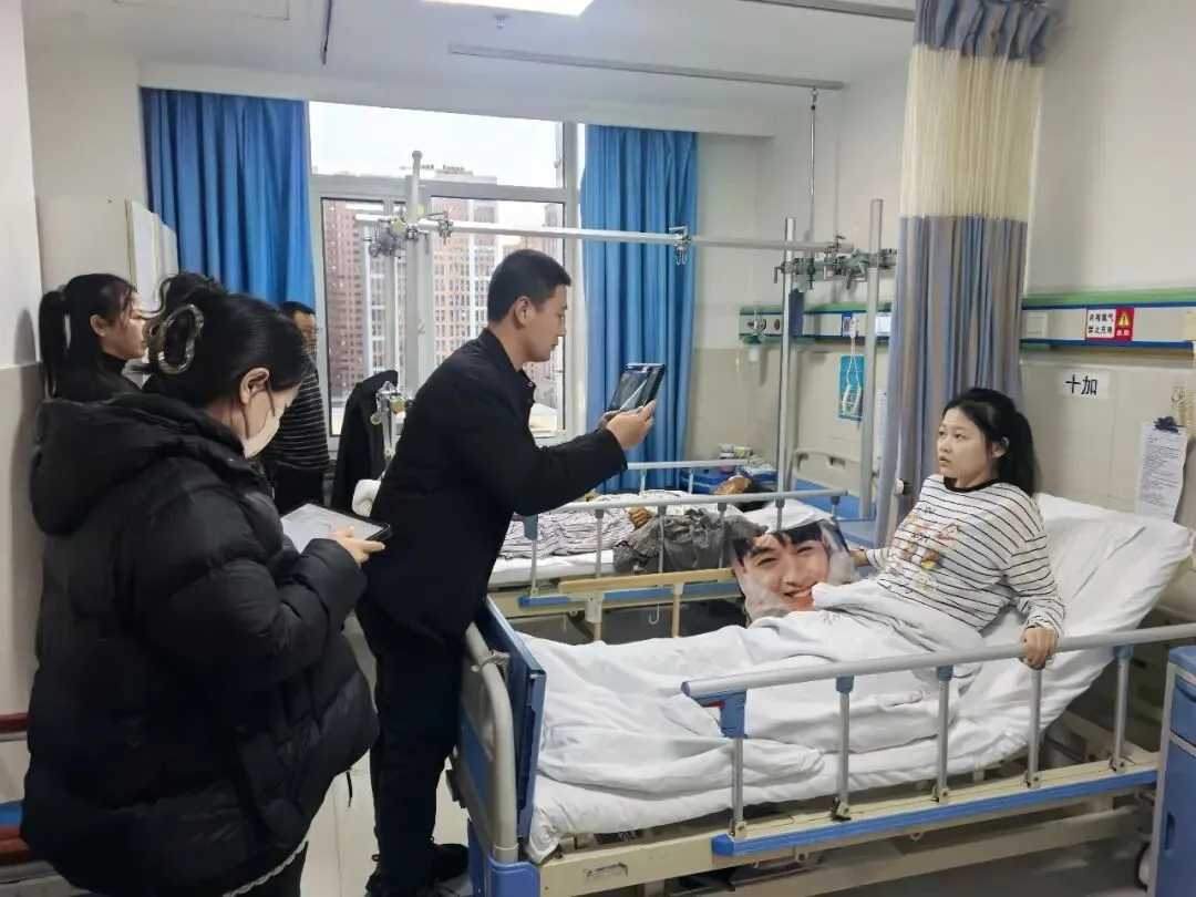 病床前完成高考信息采集 横山暖心服务护航特殊考生高考报名-第1张图片-四季读书网