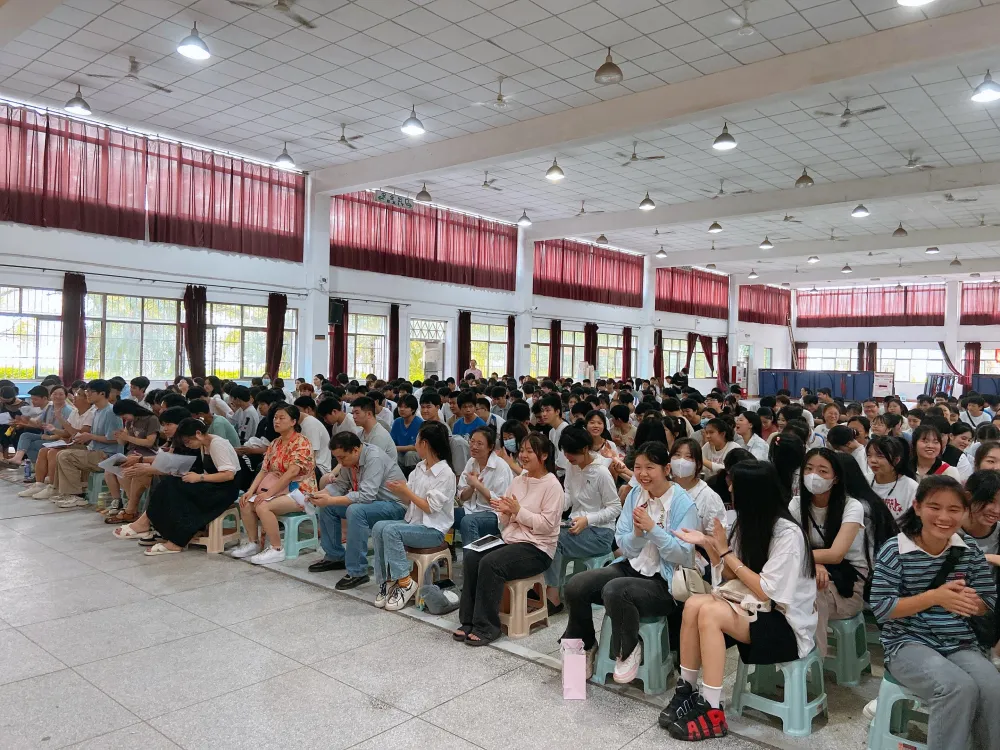 助力高考 为心赋能——赣州市第一职业技术学校举行2023年高考动员大会暨心理健康辅导培训-第11张图片-四季读书网 助力高考 为心赋能——赣州市第一职业技术学校举行2023年高考动员大会暨心理健康辅导培训-第11张图片-四季读书网