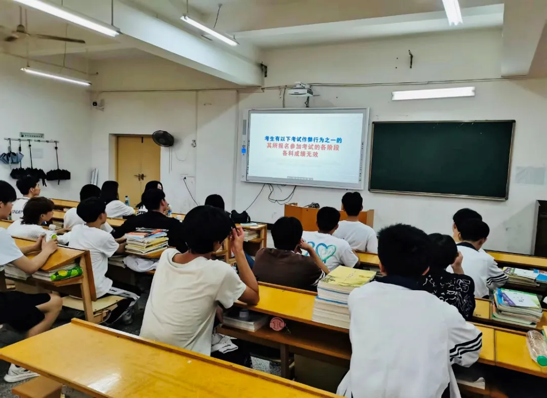 助力高考 为心赋能——赣州市第一职业技术学校举行2023年高考动员大会暨心理健康辅导培训-第13张图片-四季读书网 助力高考 为心赋能——赣州市第一职业技术学校举行2023年高考动员大会暨心理健康辅导培训-第13张图片-四季读书网