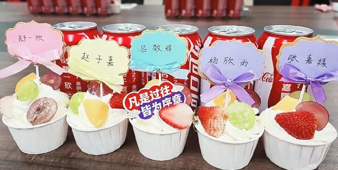 以爱暖韶华,蓄力战高考|世骅学本学校高三级部十月生日会温情启幕-第6张图片-四季读书网