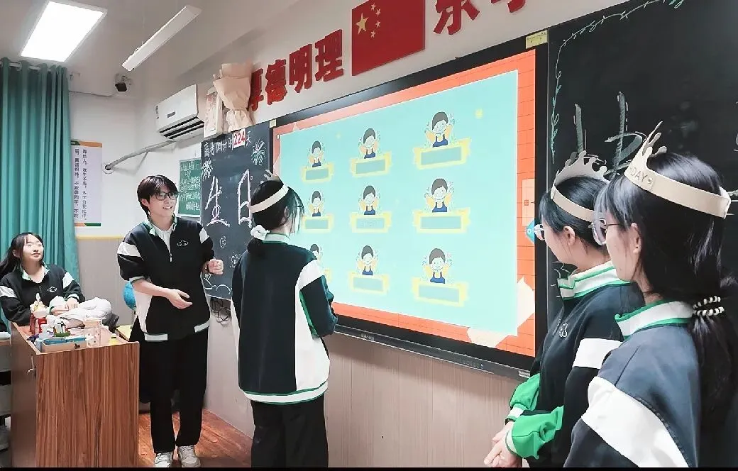 以爱暖韶华,蓄力战高考|世骅学本学校高三级部十月生日会温情启幕-第21张图片-四季读书网