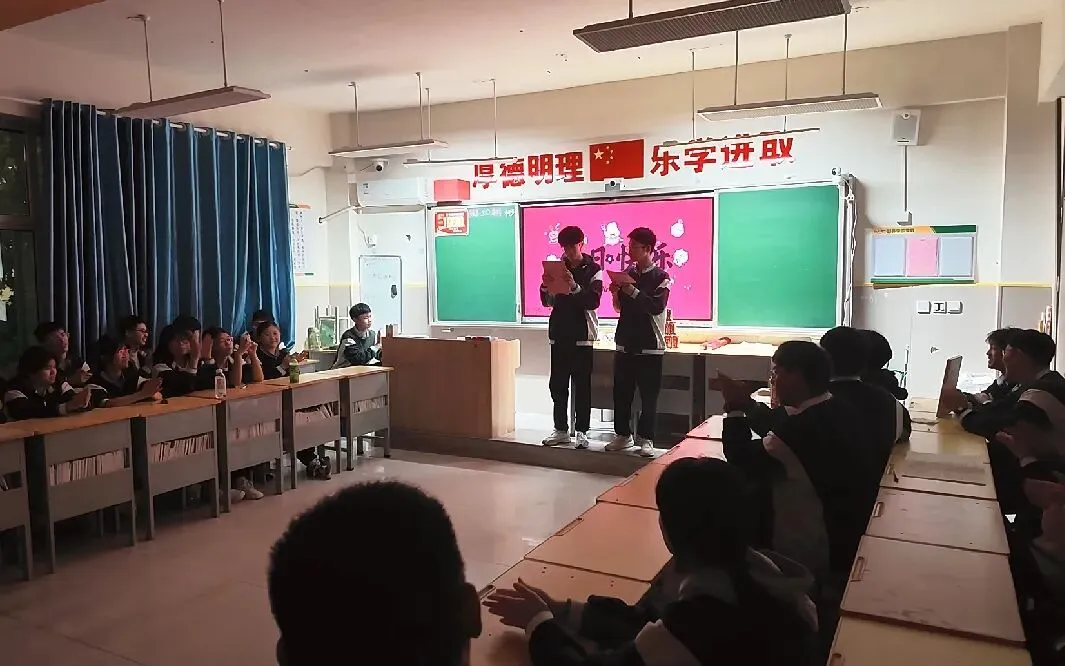 以爱暖韶华,蓄力战高考|世骅学本学校高三级部十月生日会温情启幕-第22张图片-四季读书网