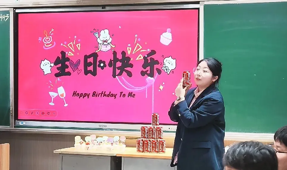 以爱暖韶华,蓄力战高考|世骅学本学校高三级部十月生日会温情启幕-第31张图片-四季读书网