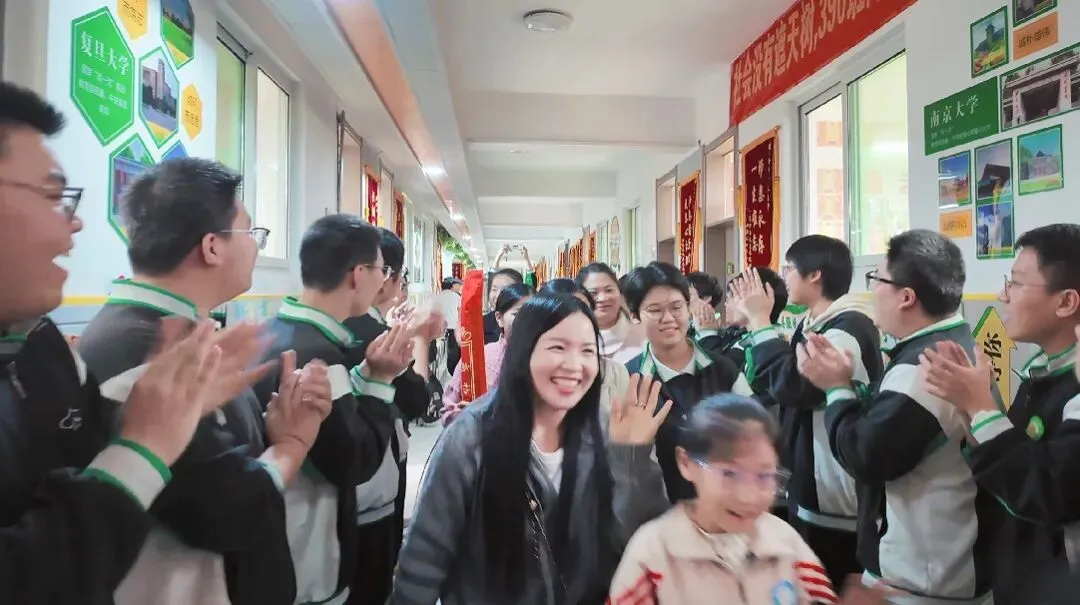 以爱暖韶华,蓄力战高考|世骅学本学校高三级部十月生日会温情启幕-第38张图片-四季读书网