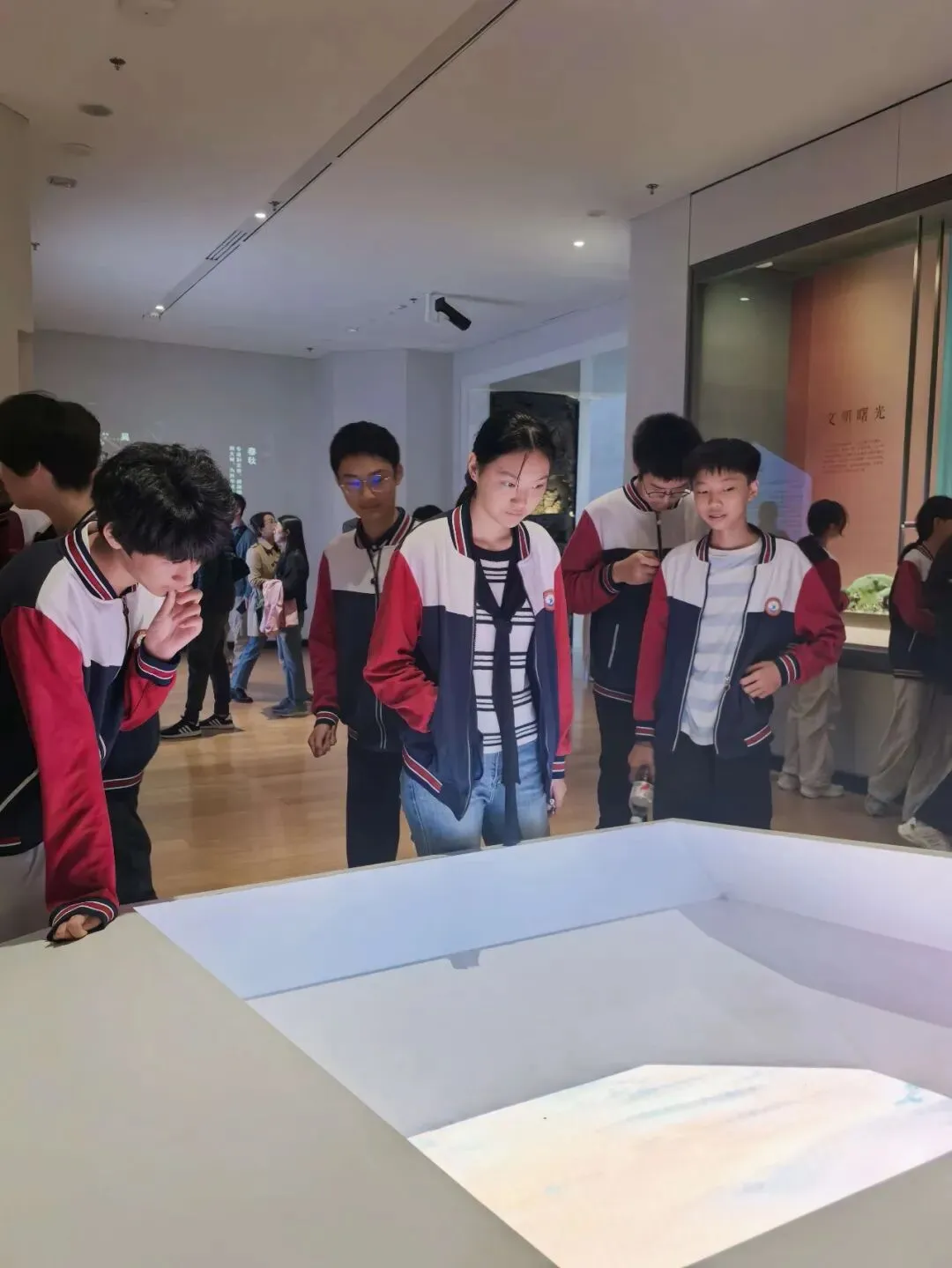 探秘科技之美,品读姑苏文脉——我校初三学子苏州科技馆、苏博西馆研学之旅-第42张图片-四季读书网 探秘科技之美,品读姑苏文脉——我校初三学子苏州科技馆、苏博西馆研学之旅-第42张图片-四季读书网