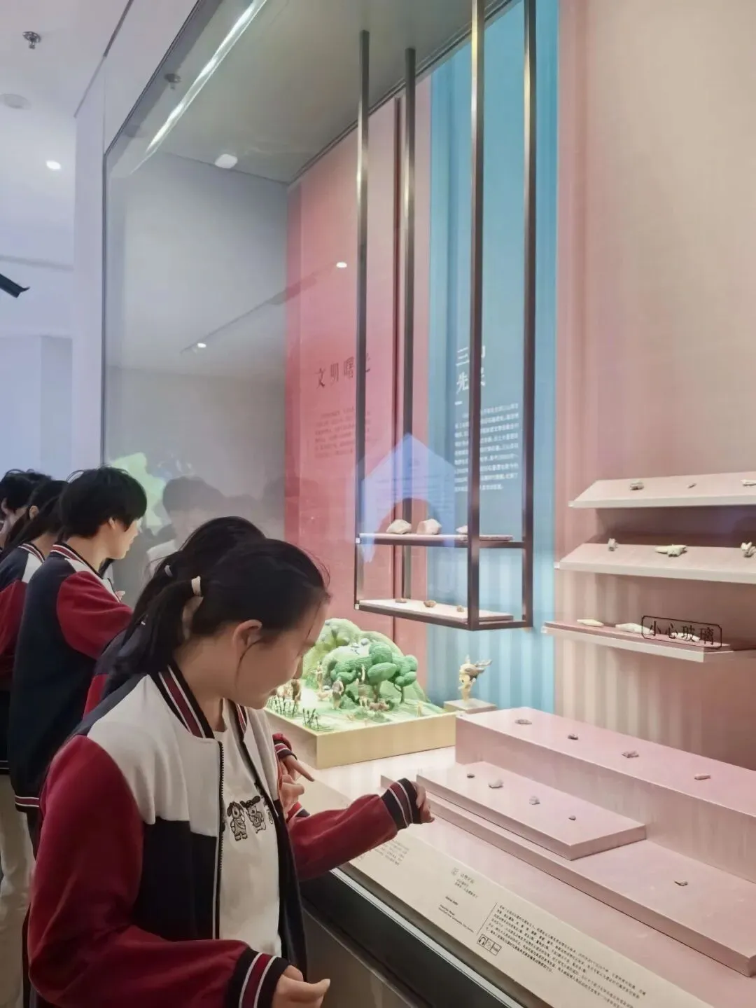 探秘科技之美,品读姑苏文脉——我校初三学子苏州科技馆、苏博西馆研学之旅-第51张图片-四季读书网 探秘科技之美,品读姑苏文脉——我校初三学子苏州科技馆、苏博西馆研学之旅-第51张图片-四季读书网
