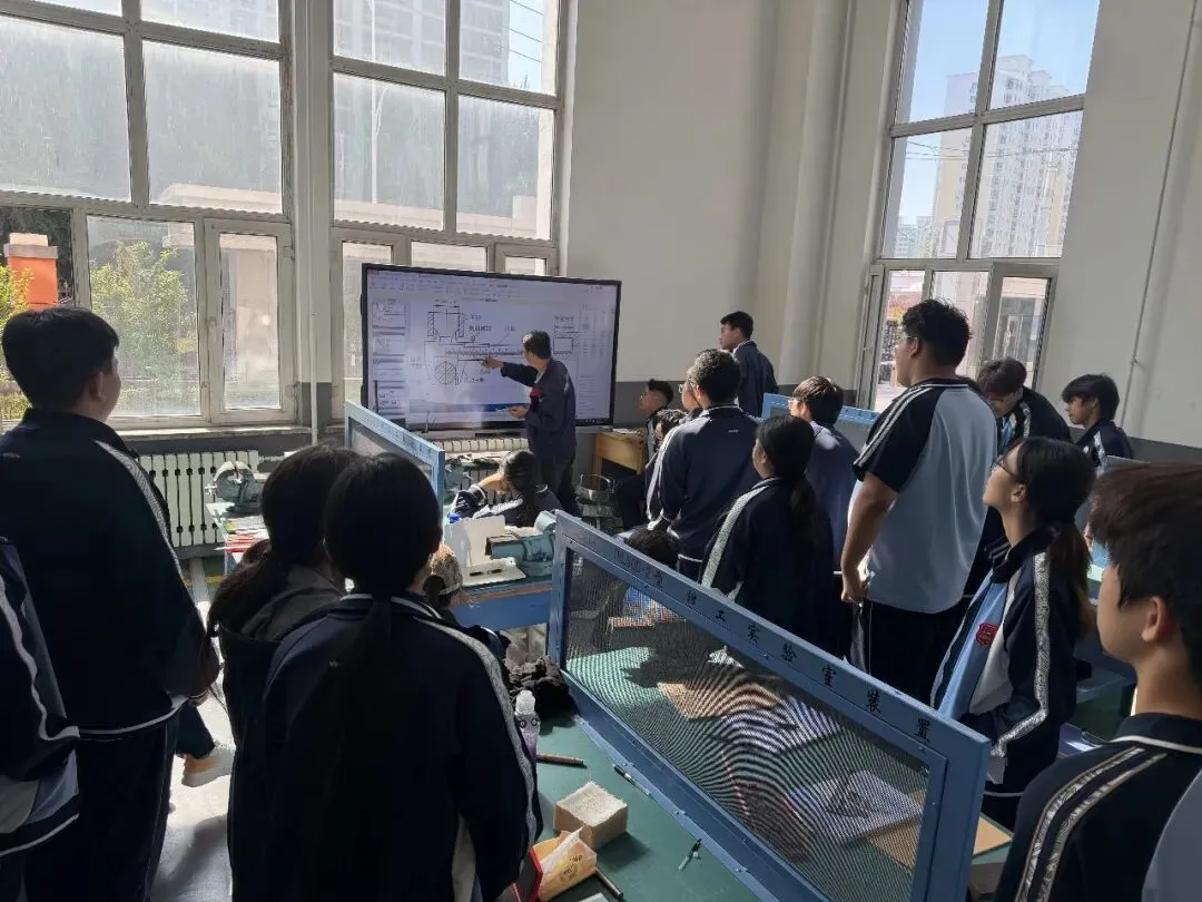 415人抢30个名额!中考过市重点线的孩子,为什么主动选了中职?-第1张图片-四季读书网 415人抢30个名额!中考过市重点线的孩子,为什么主动选了中职?-第1张图片-四季读书网