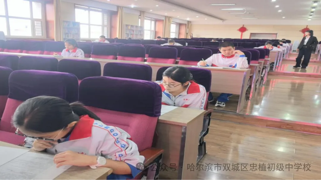 以赛促学,亮剑初三 —— 忠植中学初三语数外理化学科竞赛圆满举行-第7张图片-四季读书网 以赛促学,亮剑初三 —— 忠植中学初三语数外理化学科竞赛圆满举行-第7张图片-四季读书网
