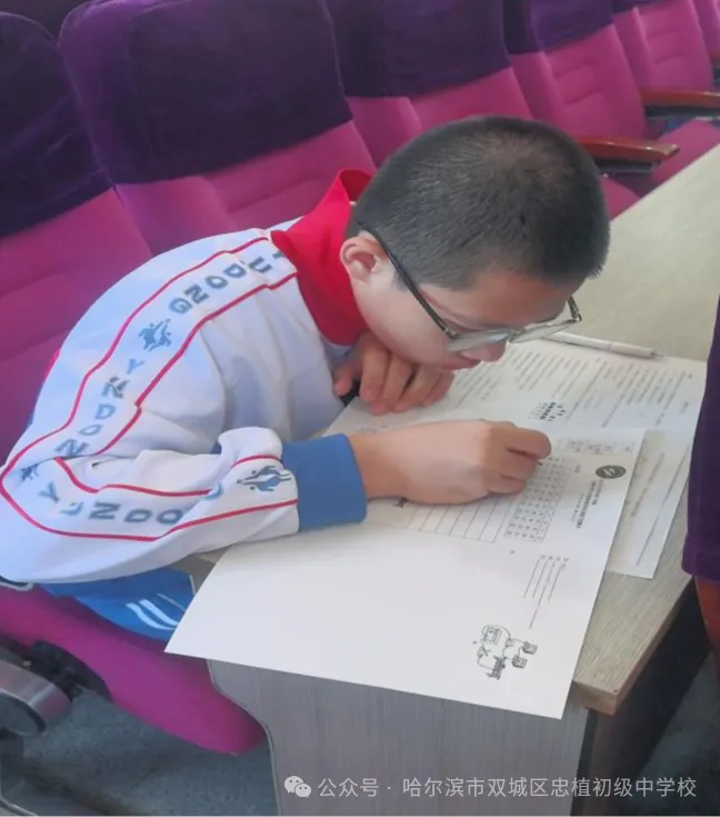 以赛促学,亮剑初三 —— 忠植中学初三语数外理化学科竞赛圆满举行-第14张图片-四季读书网 以赛促学,亮剑初三 —— 忠植中学初三语数外理化学科竞赛圆满举行-第14张图片-四季读书网