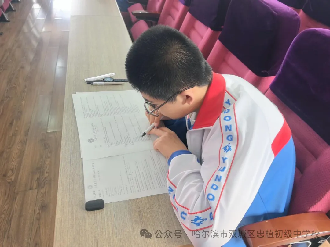 以赛促学,亮剑初三 —— 忠植中学初三语数外理化学科竞赛圆满举行-第17张图片-四季读书网 以赛促学,亮剑初三 —— 忠植中学初三语数外理化学科竞赛圆满举行-第17张图片-四季读书网