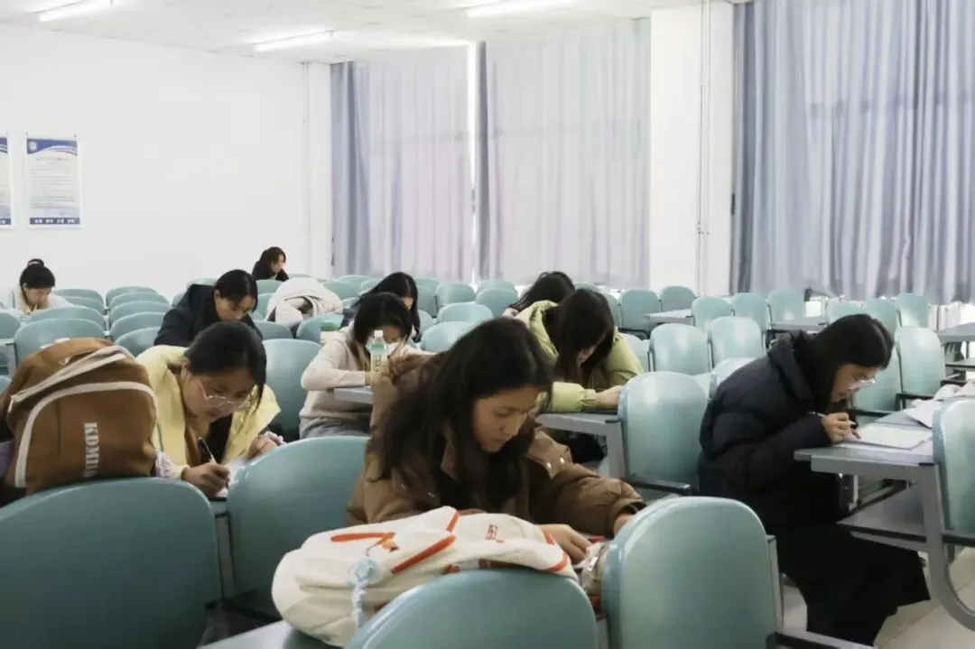真题实战夯基础,技巧精讲提能力 | 勤学书院“塞上青春讲坛”四六级备考帮扶活动顺利举办-第2张图片-四季读书网 真题实战夯基础,技巧精讲提能力 | 勤学书院“塞上青春讲坛”四六级备考帮扶活动顺利举办-第2张图片-四季读书网