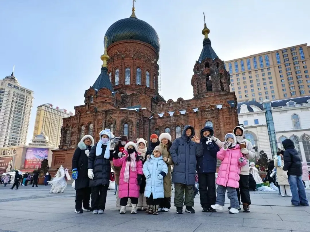 2027春节大年初二出发,带着萌娃闯尔滨,童话哈亚雪六日亲子营,包含冰雪大世界门票-第39张图片-四季读书网