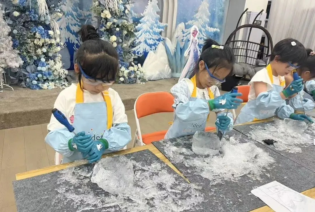 2027春节大年初二出发,带着萌娃闯尔滨,童话哈亚雪六日亲子营,包含冰雪大世界门票-第41张图片-四季读书网