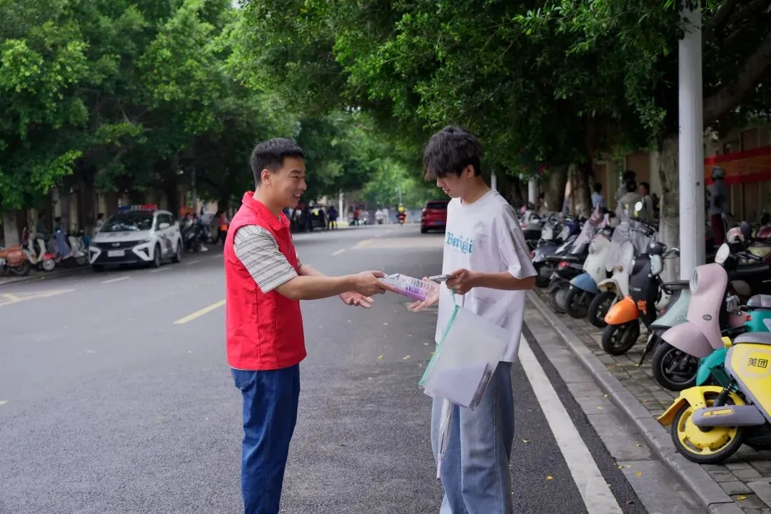 2026高考首日 赣州监狱青年民警护考小分队如约而至!-第33张图片-四季读书网