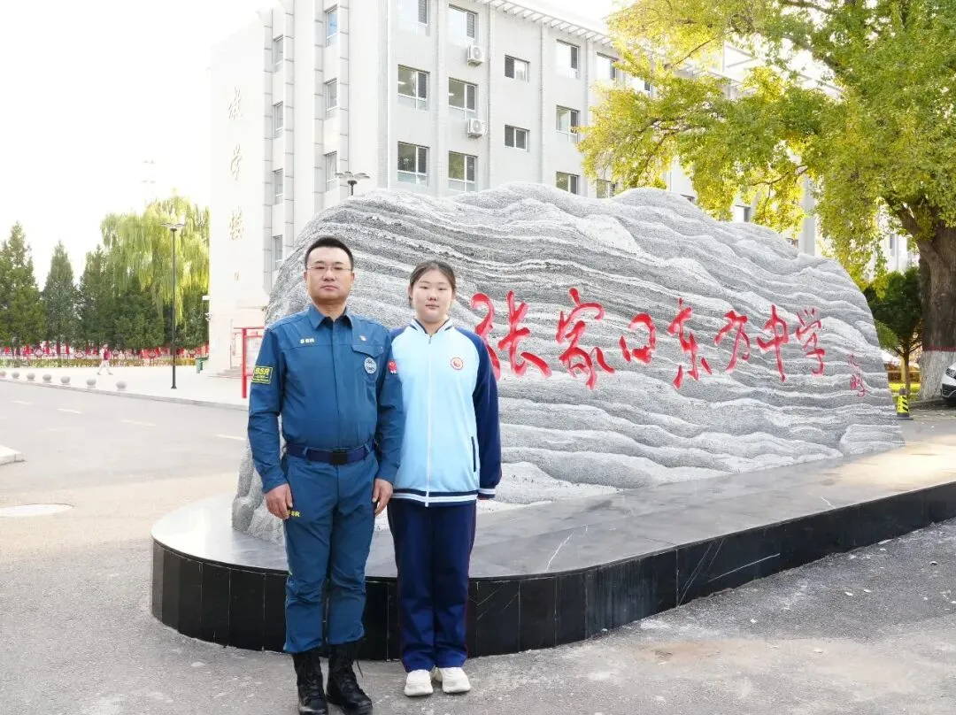 唤醒微光 || 老人扶不扶?东方中学初二年级李金轩同学给出了答案-第12张图片-四季读书网