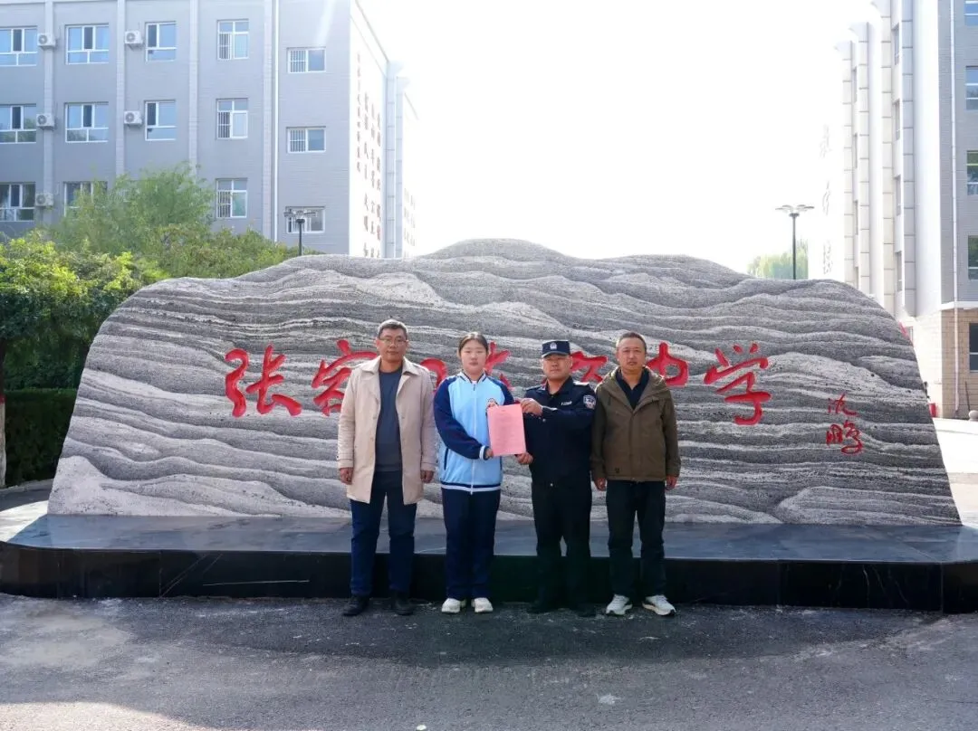 唤醒微光 || 老人扶不扶?东方中学初二年级李金轩同学给出了答案-第14张图片-四季读书网