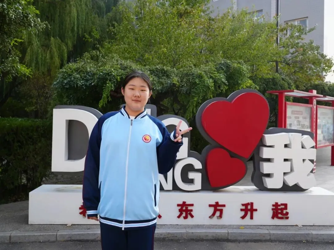 唤醒微光 || 老人扶不扶?东方中学初二年级李金轩同学给出了答案-第21张图片-四季读书网