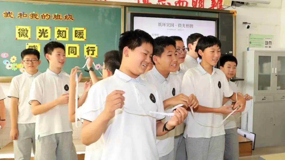 【初二年级班会展示课】微光知暖 感恩同行-第80张图片-四季读书网 【初二年级班会展示课】微光知暖 感恩同行-第80张图片-四季读书网