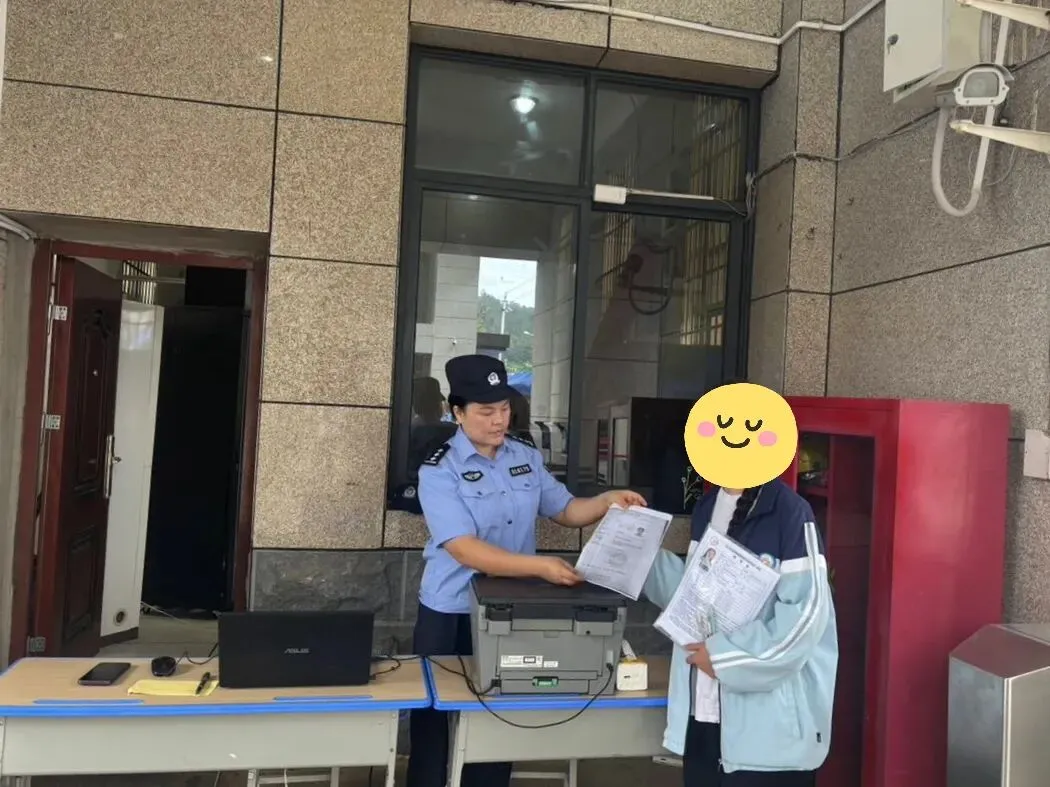 高考首日!平安高考,都匀公安——为青春梦想保驾护航-第30张图片-四季读书网 高考首日!平安高考,都匀公安——为青春梦想保驾护航-第30张图片-四季读书网