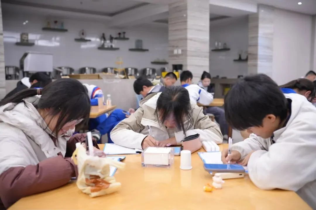 赓续长征星火 笃行青春之路——“云熠”初三哈尔滨入境励志研学纪实-第187张图片-四季读书网 赓续长征星火 笃行青春之路——“云熠”初三哈尔滨入境励志研学纪实-第187张图片-四季读书网
