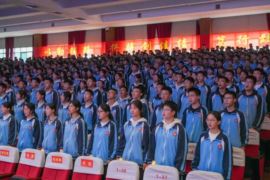 这一届,缺一不可!梁才少年正式奔赴初三征程!-第57张图片-四季读书网