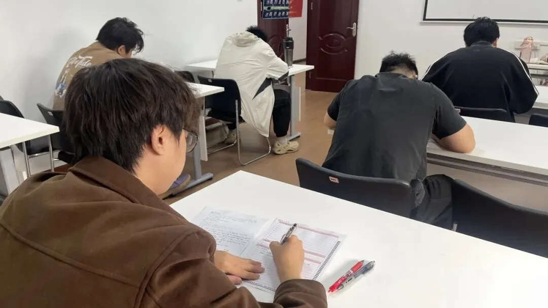 月考现场|壹心升本10月英语模考开考!-第4张图片-四季读书网