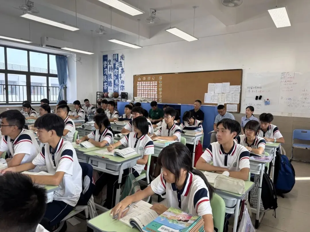 聚焦初三课堂 精准备考指导——铁城初级中学广丰校区与校本部开展教研交流活动-第13张图片-四季读书网