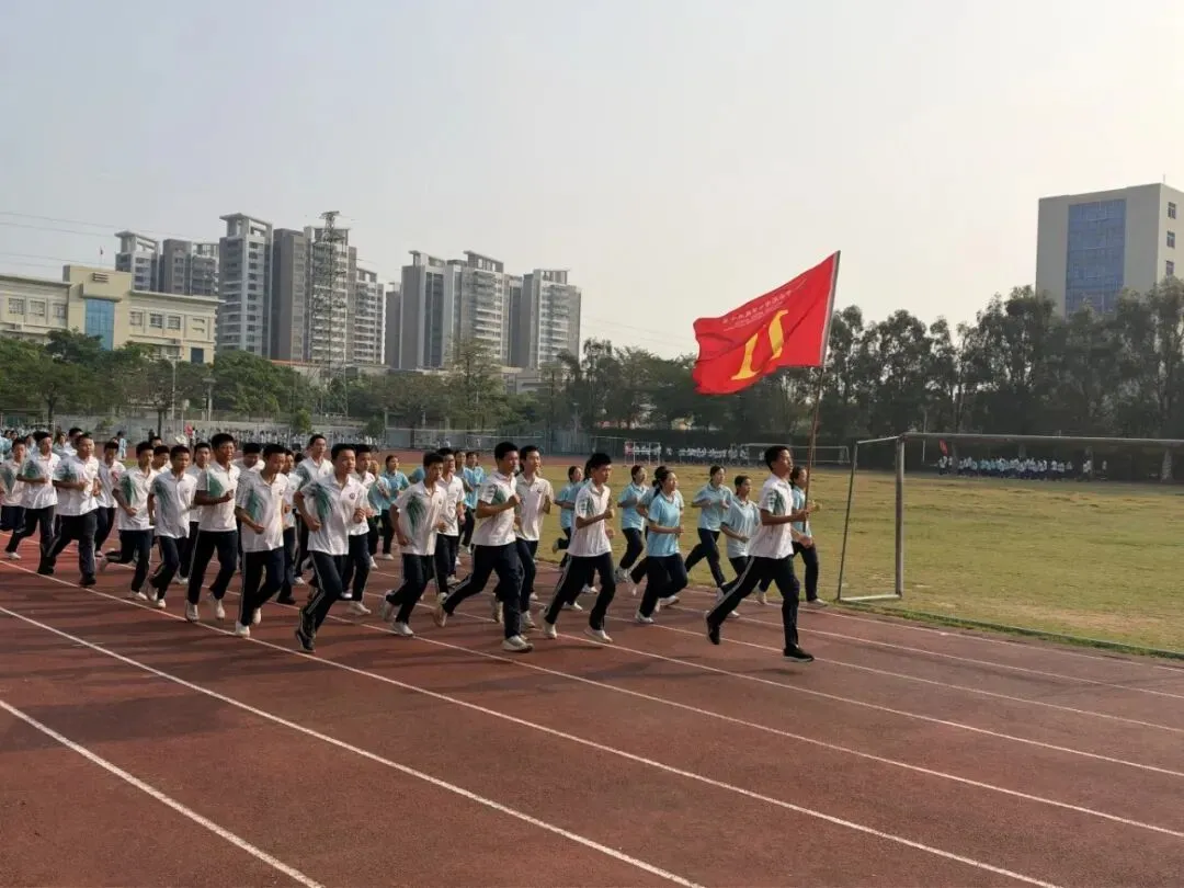 追风逐光,励志远航 | 纪中民众中学初三年级举行十月份跑操比赛-第6张图片-四季读书网 追风逐光,励志远航 | 纪中民众中学初三年级举行十月份跑操比赛-第6张图片-四季读书网