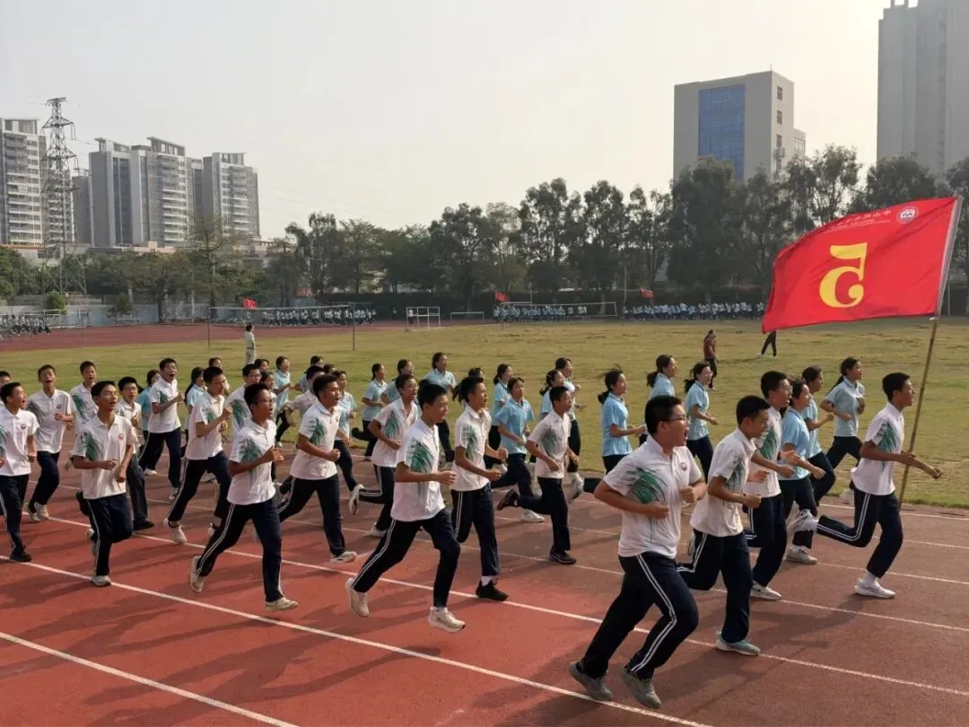 追风逐光,励志远航 | 纪中民众中学初三年级举行十月份跑操比赛-第8张图片-四季读书网 追风逐光,励志远航 | 纪中民众中学初三年级举行十月份跑操比赛-第8张图片-四季读书网