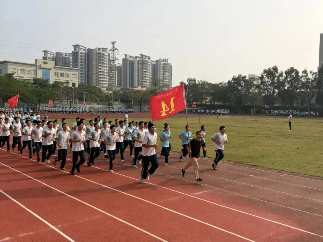 追风逐光,励志远航 | 纪中民众中学初三年级举行十月份跑操比赛-第9张图片-四季读书网 追风逐光,励志远航 | 纪中民众中学初三年级举行十月份跑操比赛-第9张图片-四季读书网