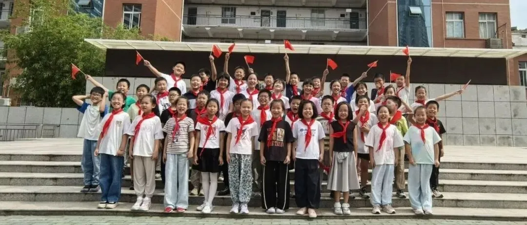武昌一高中安装高考同款安检门,门房设有 “手机停机坪”,“有责任也有情义,家长很信服”-第11张图片-四季读书网