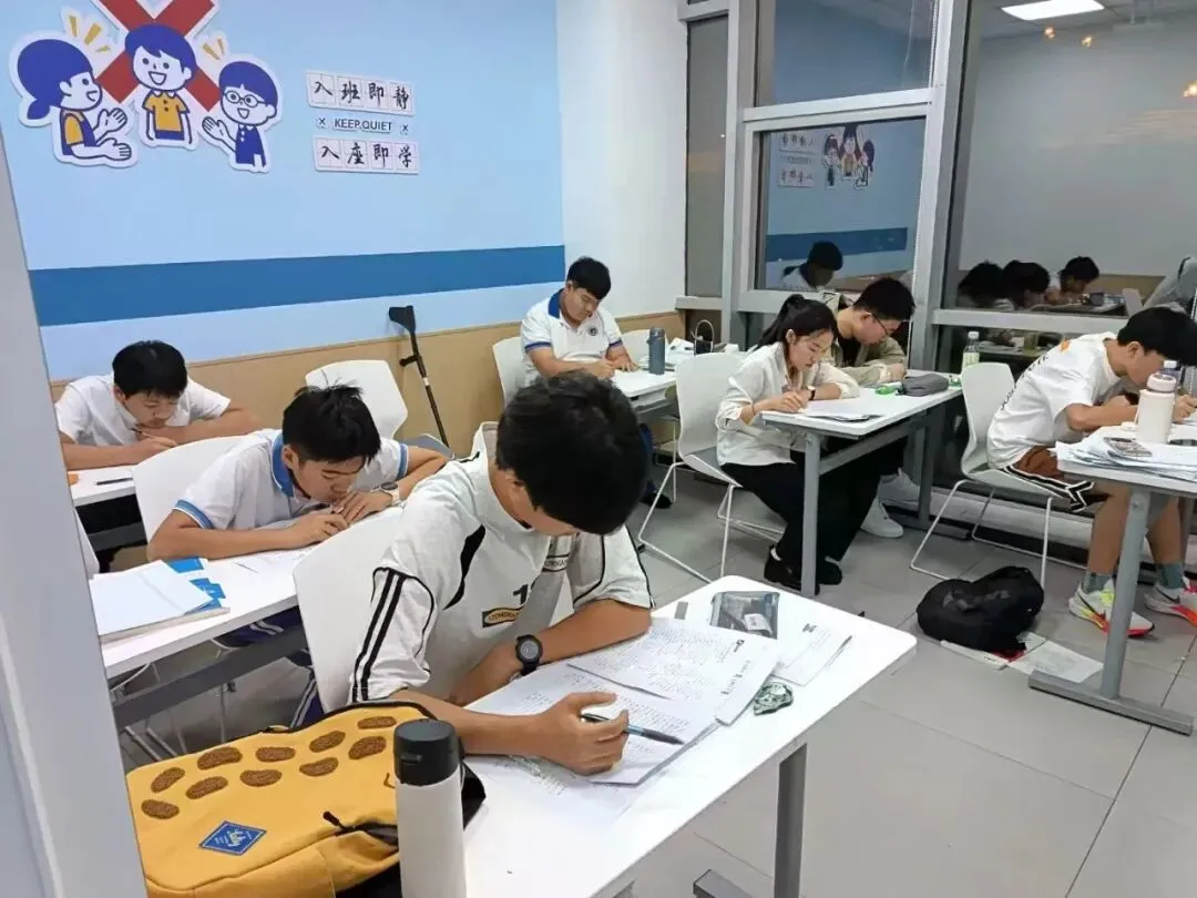 锐满分教育初三/高三全托班:全日制闭环管理,讲练测评纠一体-第32张图片-四季读书网