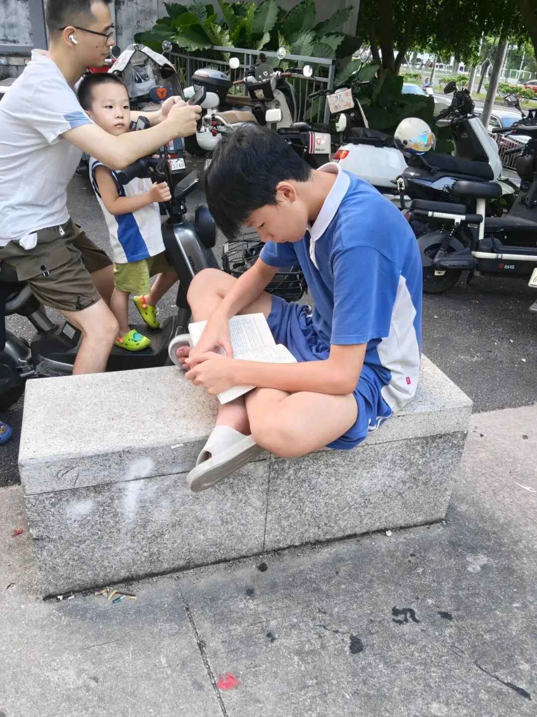 初二的叛逆小子,被家长“谆谆善诱”着写日记,写作文……看看都写了些啥呀?(其一)-第1张图片-四季读书网