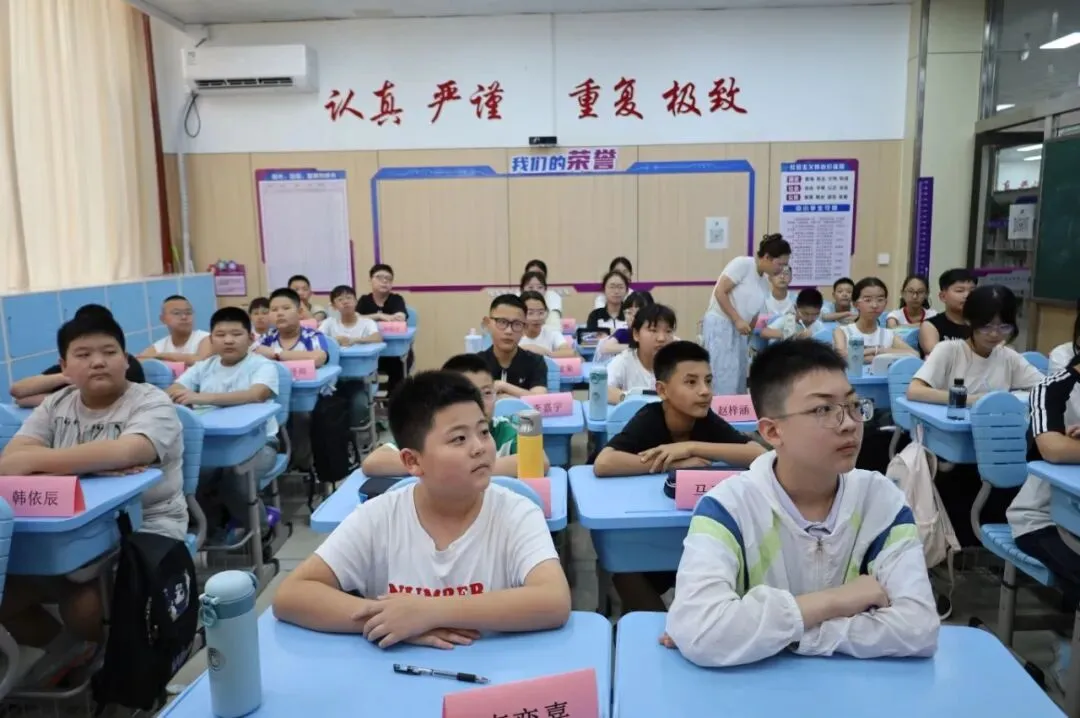初一新生专访:在风帆,看见成长悄然发生!-第19张图片-四季读书网