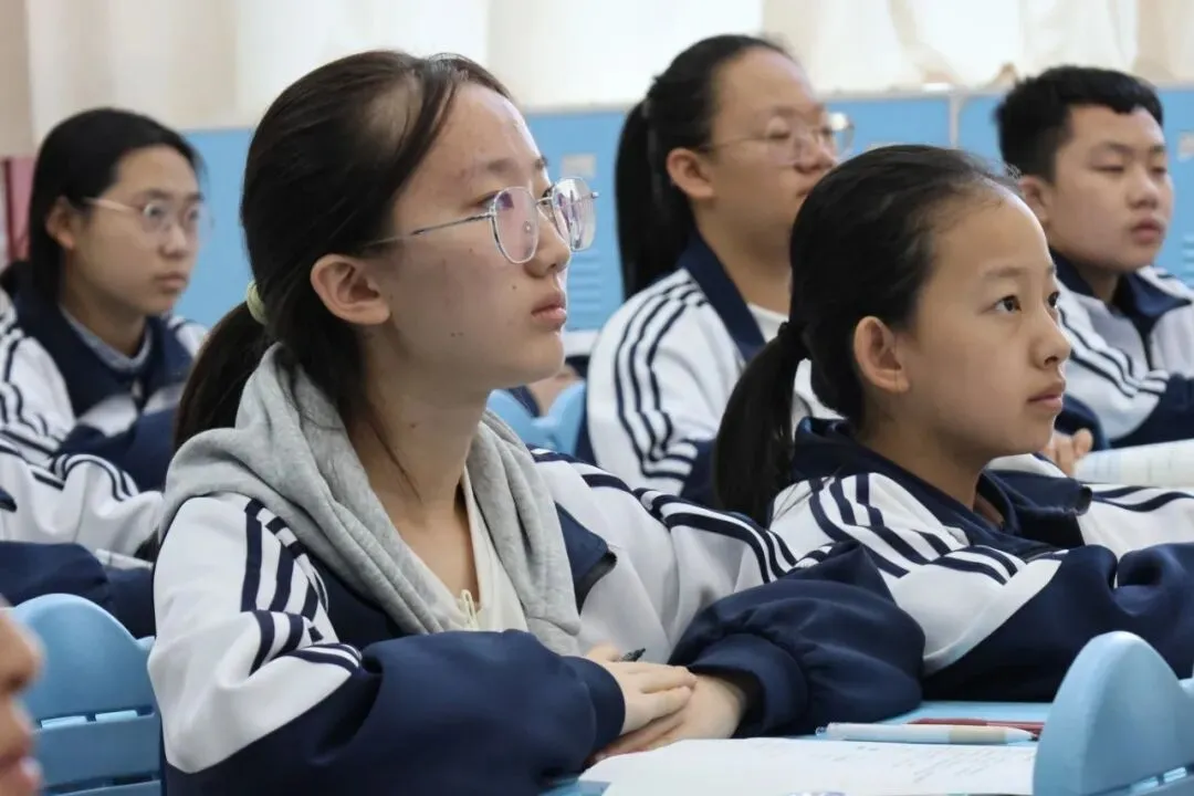 初一新生专访:在风帆,看见成长悄然发生!-第21张图片-四季读书网