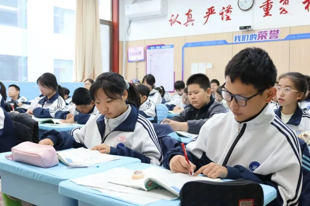 初一新生专访:在风帆,看见成长悄然发生!-第23张图片-四季读书网